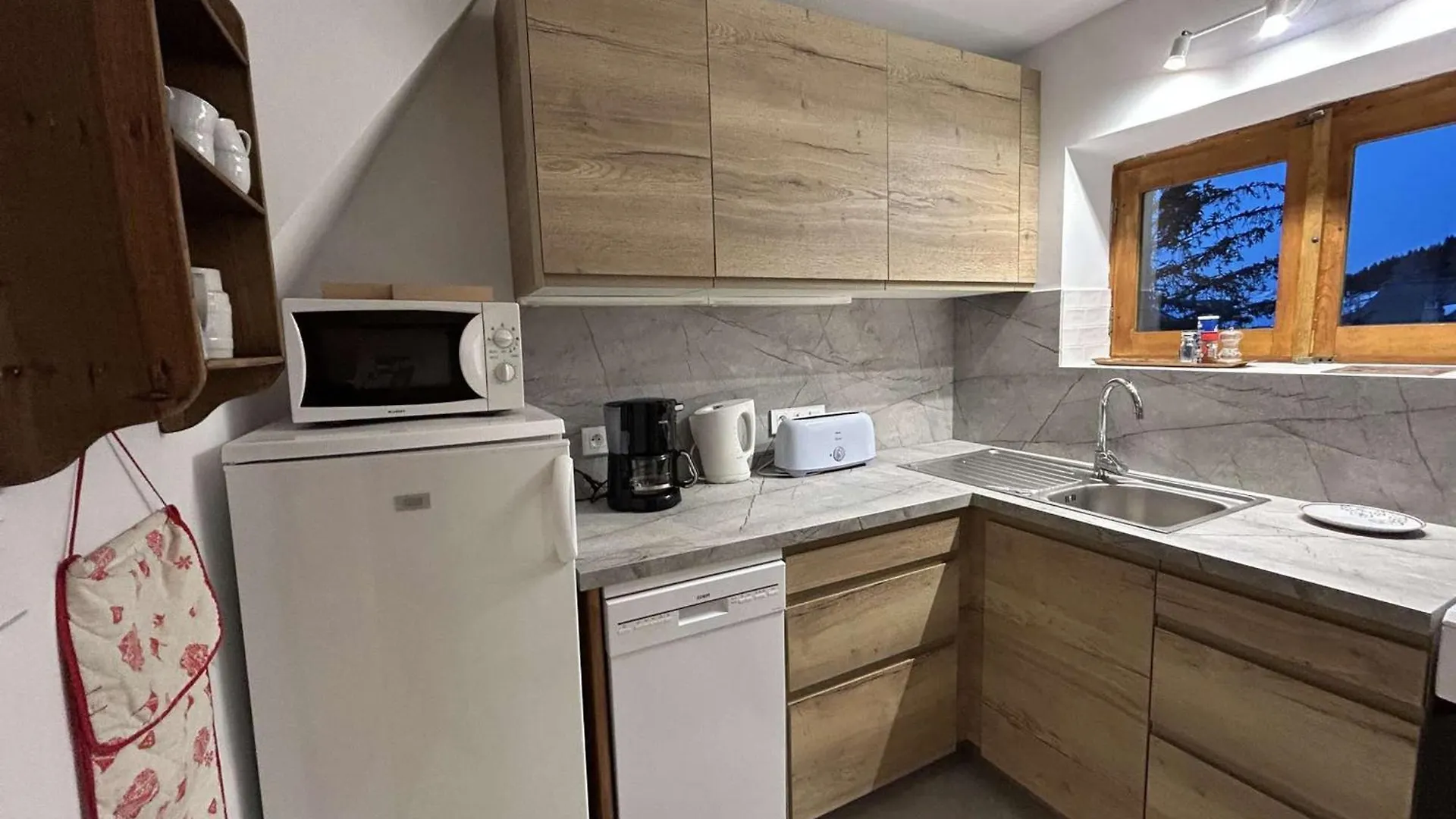 شقة Appartement Chaleureux Avec Terrasse, A 250M Des Pistes - Meribel, Animaux Acceptes - Fr-1-180-344